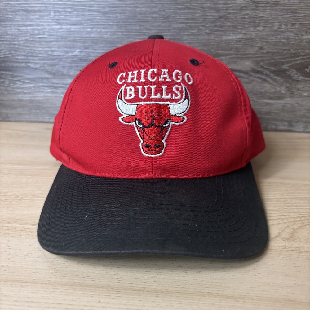 Vintage Chicago Bulls Hat Cap Snap Back Red Black NBA Basketball Mens 90s